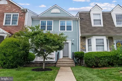 12307 Sandy Point Ct, Silver Spring, MD 20904 photo 2