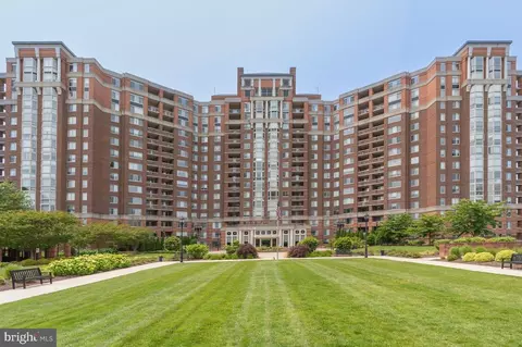 5809 Nicholson Ln #301, Rockville, MD 20852