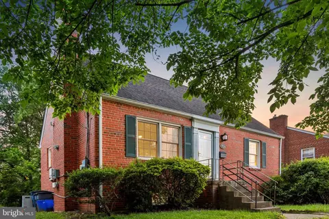 9504 Old Georgetown Rd, Bethesda, MD 20814
