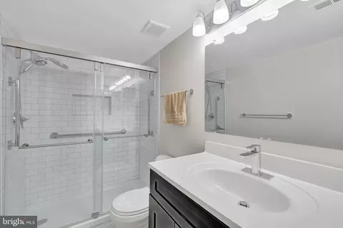 Bath - 9804 Georgia Ave #23-102, Silver Spring, MD 20902 photo 1 of 2