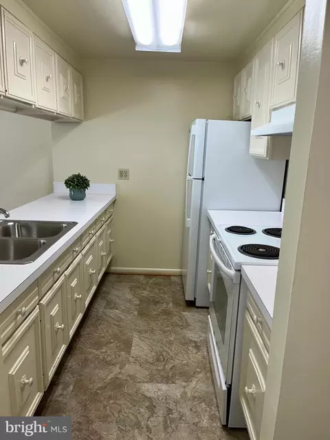 Kitchen - 3406 Chiswick Ct #47-1D, Silver Spring, MD 20906 photo 2 of 2
