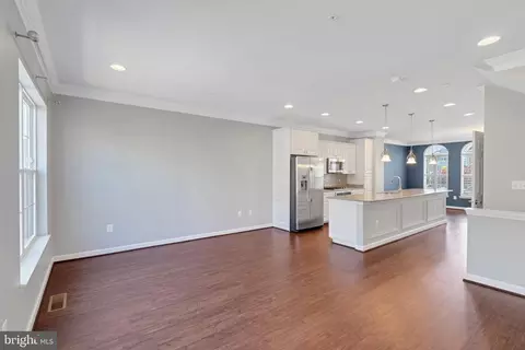 Living - 15713 Murphys Tin St, Silver Spring, MD 20906 photo 3 of 4