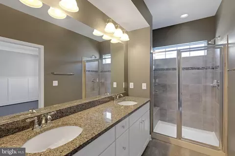 Bath - 15713 Murphys Tin St, Silver Spring, MD 20906 photo 1 of 2