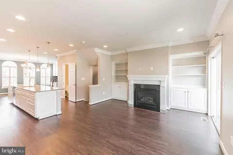 Living - 15713 Murphys Tin St, Silver Spring, MD 20906 photo 1 of 4