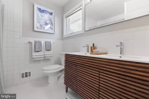 Bath - 1 Schindler Ct, Silver Spring, MD 20903 photo 5 of 6