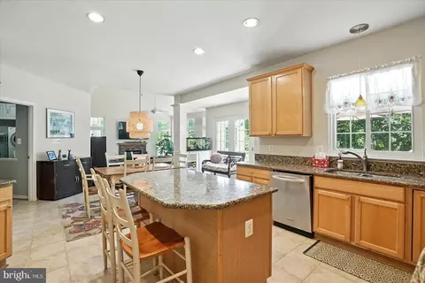 Kitchen - 5720 Huckburn Ct, Laurel, MD 20707 photo 5 of 5