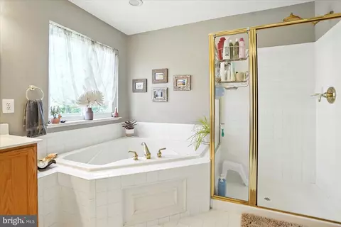 Bath - 5720 Huckburn Ct, Laurel, MD 20707 photo 2 of 5