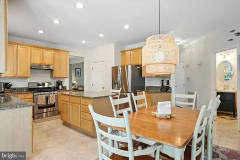 Kitchen - 5720 Huckburn Ct, Laurel, MD 20707 photo 2 of 5