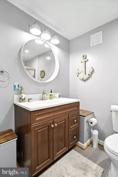 Bath - 5720 Huckburn Ct, Laurel, MD 20707 photo 4 of 5