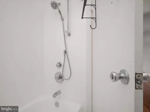 Bath - 17617 Kohlhoss Rd, Poolesville, MD 20837 photo 3 of 3