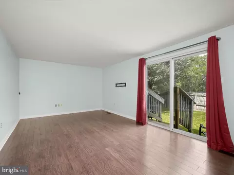 Living - 17617 Kohlhoss Rd, Poolesville, MD 20837 photo 7 of 14