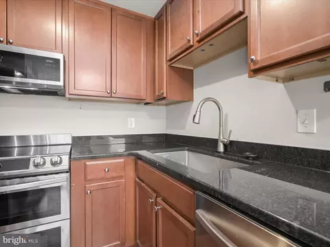 Kitchen - 17617 Kohlhoss Rd, Poolesville, MD 20837 photo 2 of 4
