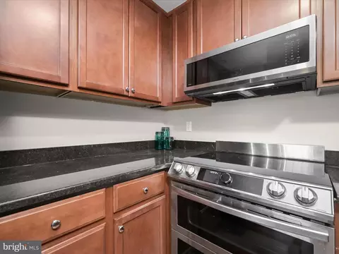 Kitchen - 17617 Kohlhoss Rd, Poolesville, MD 20837 photo 4 of 4