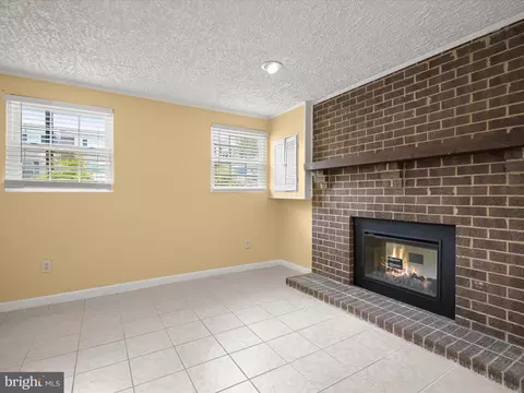 Living - 17617 Kohlhoss Rd, Poolesville, MD 20837 photo 10 of 14