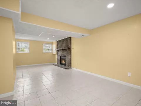 Living - 17617 Kohlhoss Rd, Poolesville, MD 20837 photo 14 of 14