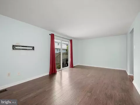 Living - 17617 Kohlhoss Rd, Poolesville, MD 20837 photo 9 of 14