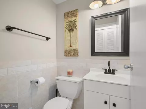 Bath - 17617 Kohlhoss Rd, Poolesville, MD 20837 photo 1 of 3
