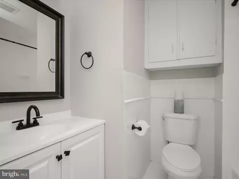 Bath - 17617 Kohlhoss Rd, Poolesville, MD 20837 photo 2 of 3