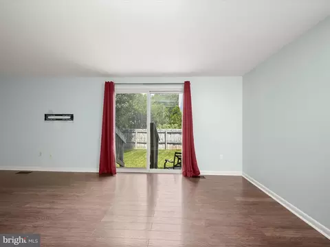 Living - 17617 Kohlhoss Rd, Poolesville, MD 20837 photo 6 of 14