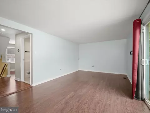 Living - 17617 Kohlhoss Rd, Poolesville, MD 20837 photo 5 of 14