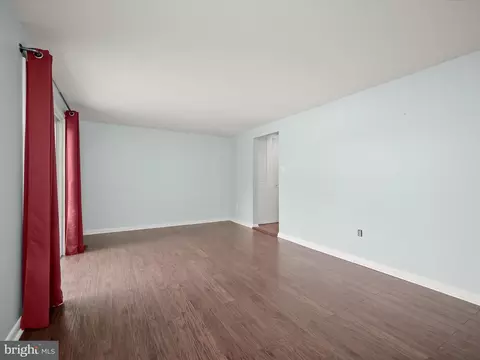 Living - 17617 Kohlhoss Rd, Poolesville, MD 20837 photo 8 of 14
