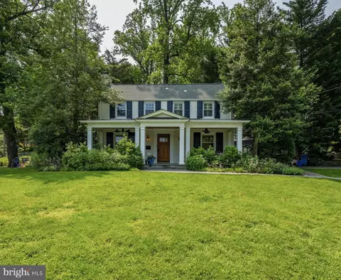 5914 Gloster Rd, Bethesda, MD 20816