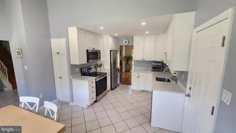 15204 Watergate Rd, Silver Spring, MD 20905 photo 5
