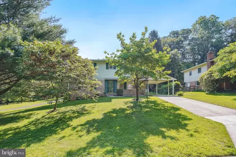 882 Diamond Dr, Gaithersburg, MD 20878