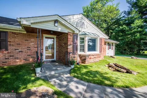 21020 Peach Tree Rd, Dickerson, MD 20842 photo 2