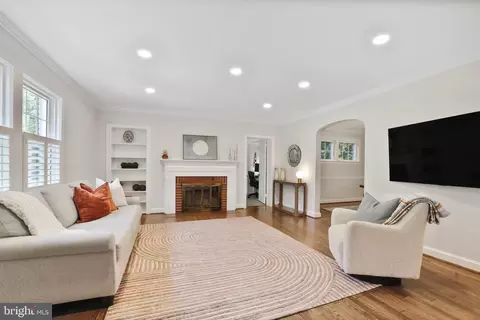 Living - 1512 Live Oak Dr, Silver Spring, MD 20910 photo 1 of 3