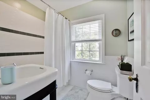 Bath - 1512 Live Oak Dr, Silver Spring, MD 20910 photo 3 of 4