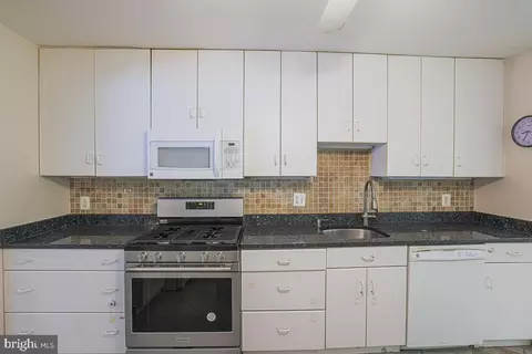 Kitchen - 609 Northwood Ter, Silver Spring, MD 20902 photo 8 of 9