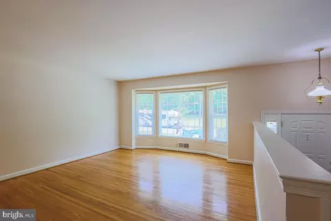 Living - 609 Northwood Ter, Silver Spring, MD 20902 photo 2 of 14