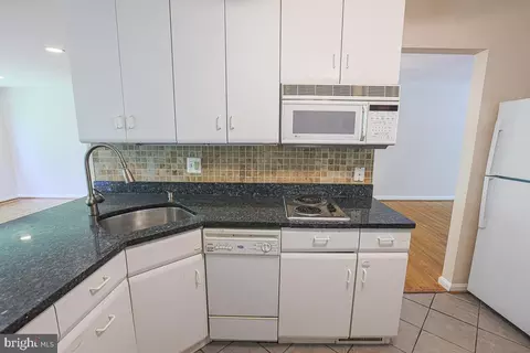 Kitchen - 609 Northwood Ter, Silver Spring, MD 20902 photo 9 of 9