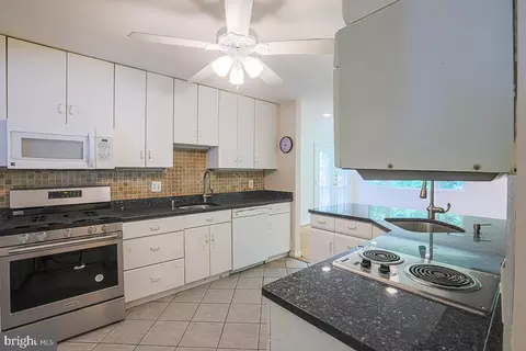 Kitchen - 609 Northwood Ter, Silver Spring, MD 20902 photo 4 of 9