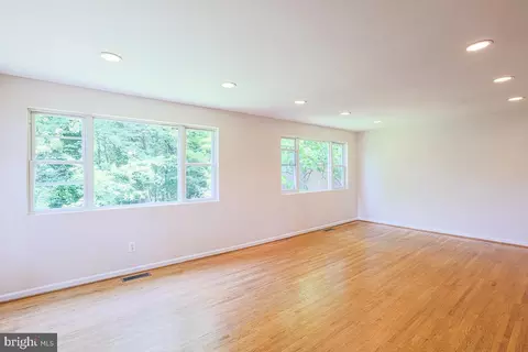 Living - 609 Northwood Ter, Silver Spring, MD 20902 photo 11 of 14