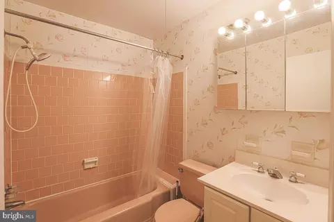 Bath - 609 Northwood Ter, Silver Spring, MD 20902 photo 1 of 2