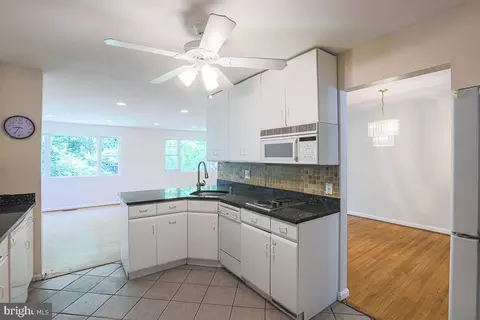 Kitchen - 609 Northwood Ter, Silver Spring, MD 20902 photo 7 of 9