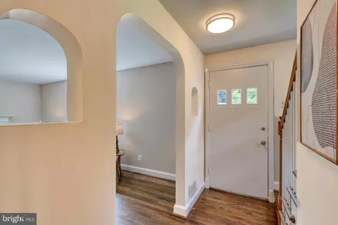Entry Way - 213 Dale Dr, Silver Spring, MD 20910 photo 3 of 4
