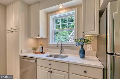 Kitchen - 213 Dale Dr, Silver Spring, MD 20910 photo 2 of 4