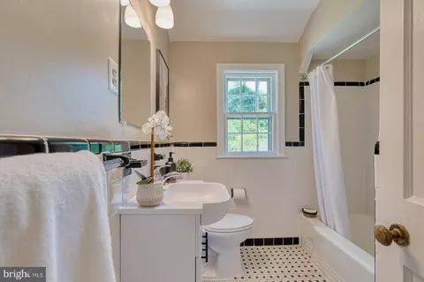 Bath - 213 Dale Dr, Silver Spring, MD 20910 photo 2 of 4