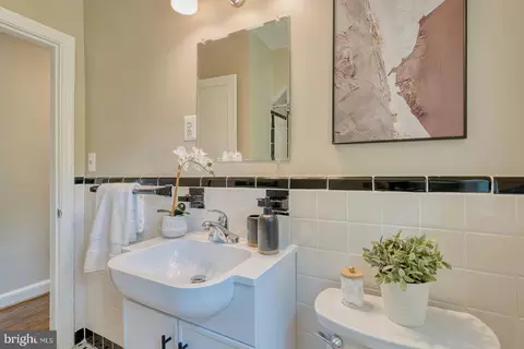 Bath - 213 Dale Dr, Silver Spring, MD 20910 photo 4 of 4