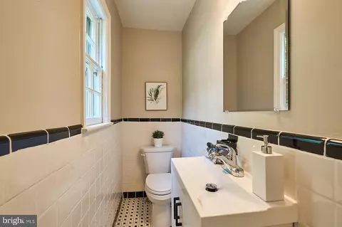 Bath - 213 Dale Dr, Silver Spring, MD 20910 photo 1 of 4