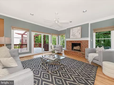 Living - 13901 Sullivan Ct, Silver Spring, MD 20906 photo 3 of 5