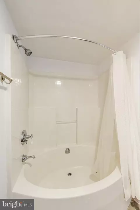 Bath - 805 Islington St, Silver Spring, MD 20910 photo 9 of 9