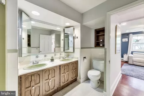 Bath - 805 Islington St, Silver Spring, MD 20910 photo 3 of 9