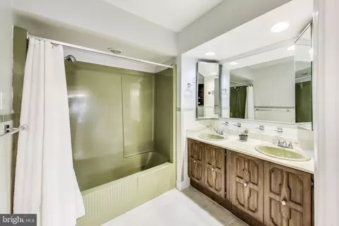 Bath - 805 Islington St, Silver Spring, MD 20910 photo 1 of 9