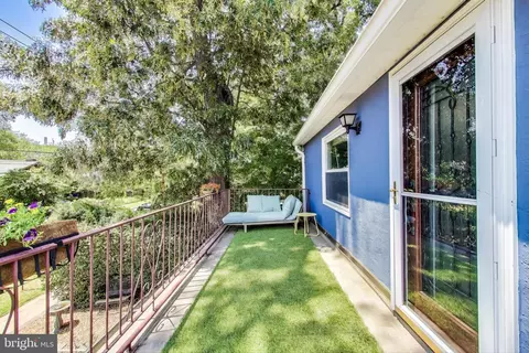 Exterior - 805 Islington St, Silver Spring, MD 20910 photo 6 of 11