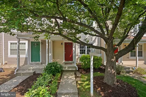18739 Martins Landing Dr, Germantown, MD 20874