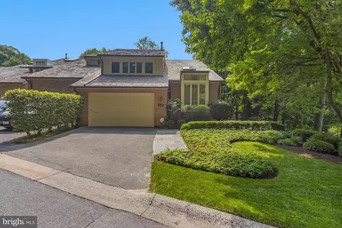 6101 Davenport Ter, Bethesda, MD 20817